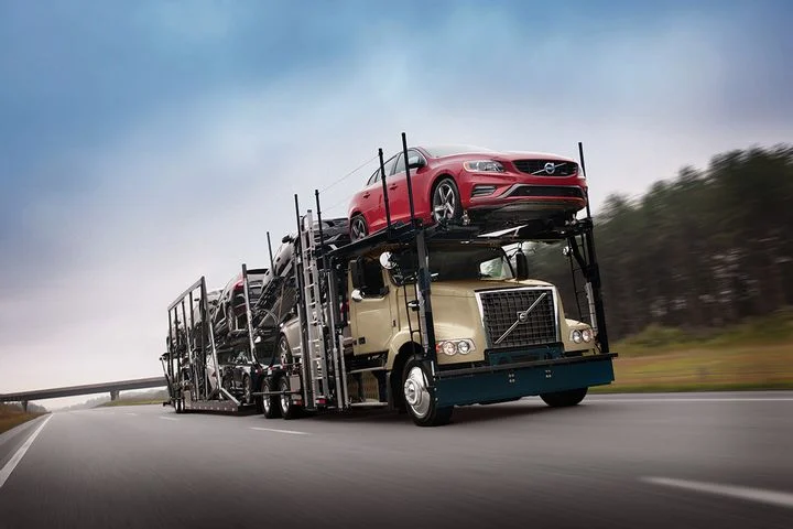 How does open auto transport differ from enclosed auto transport?