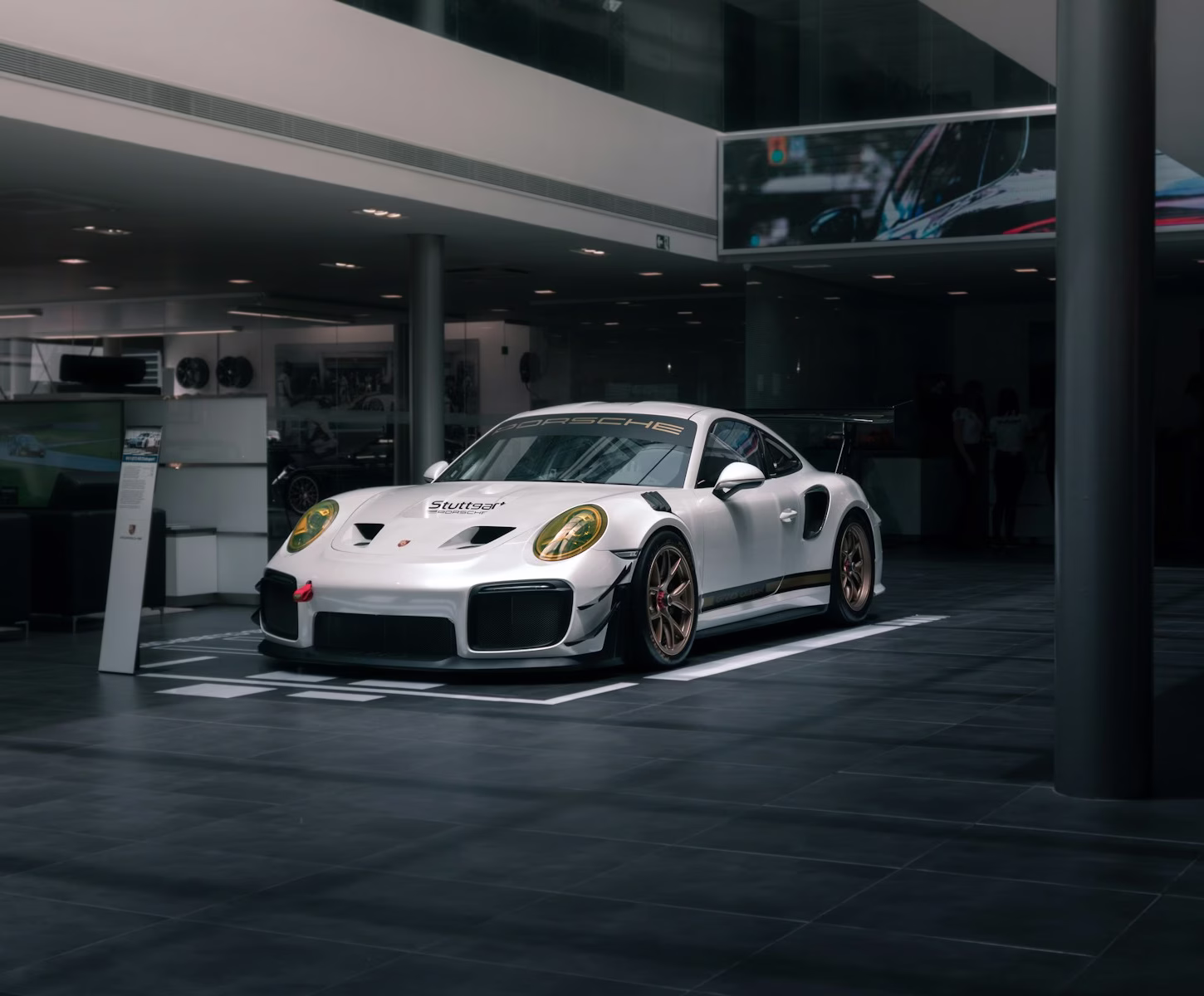 Navi Platinum Enclosed white glove transpor